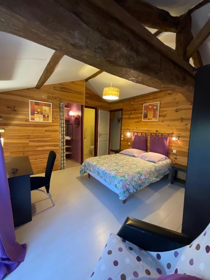 Chambres, Table D'Hotes Et Gites Les Mesanges Saint-Jean-de-Sauves Exterior photo